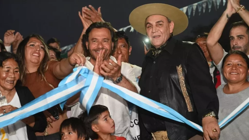 103450-en-tartagal-el-gobernador-saenz-homenajeo-al-chaquenio-palavecino-con-una-c