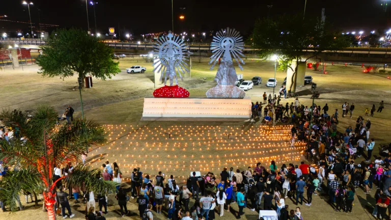 encendido-velas-rotonda-del-peregrino-1-768x432