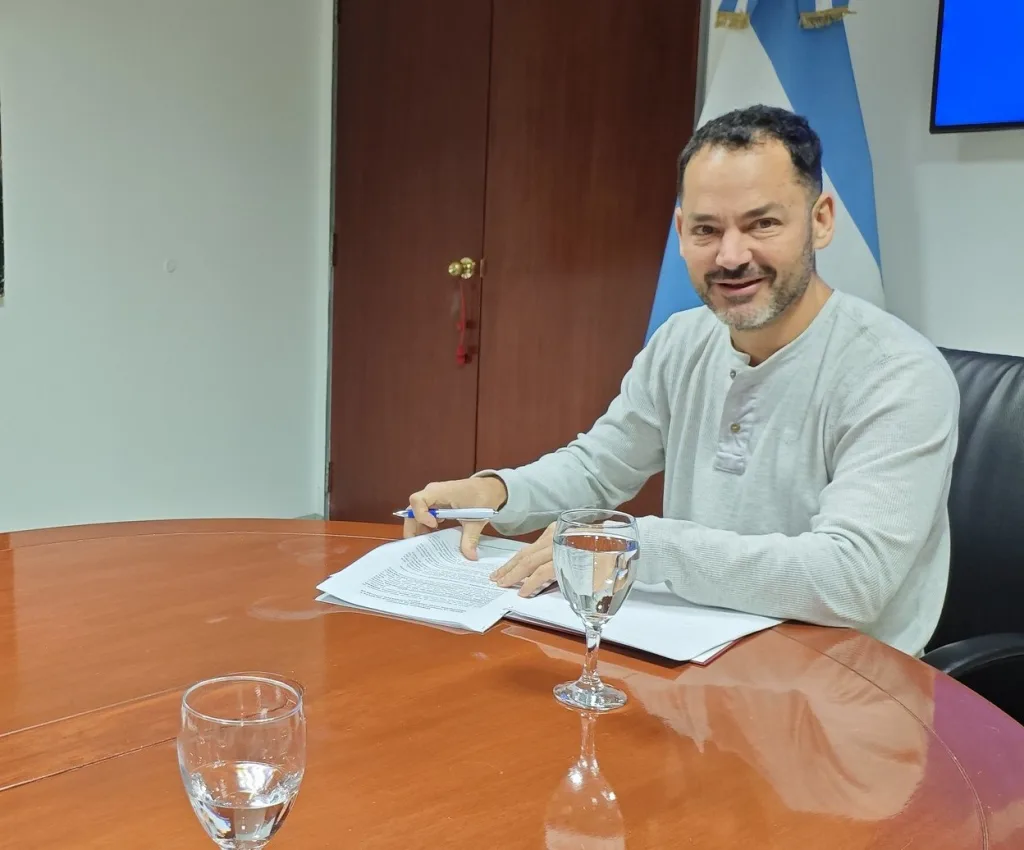 firma-intendente-convenio-1024x850