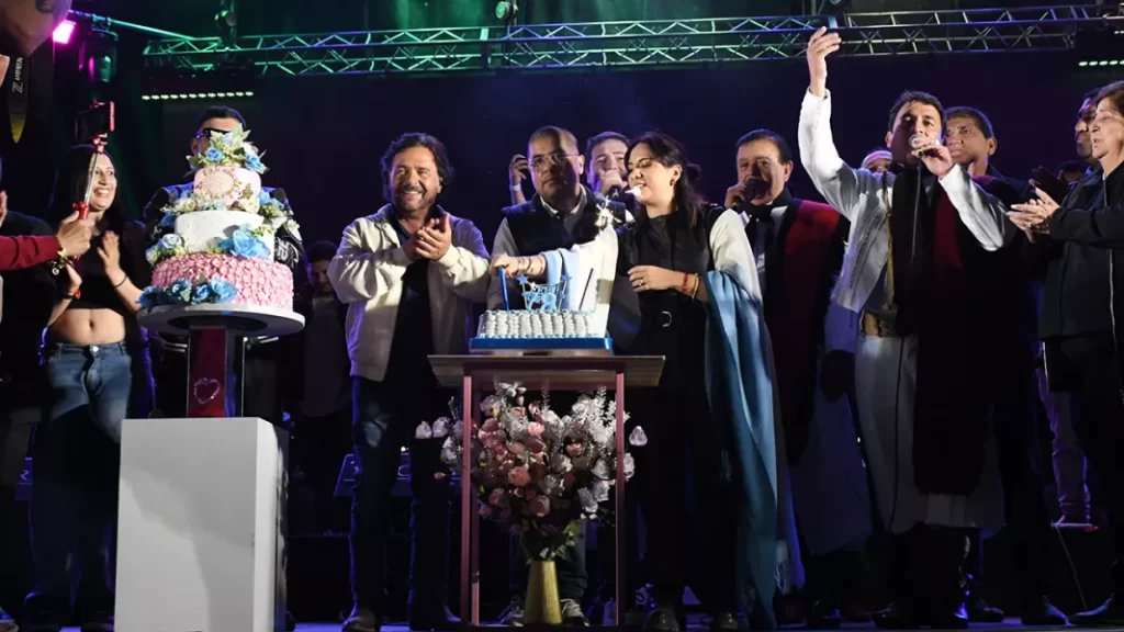 103590-salvador-mazza-el-gobernador-participo-de-los-festejos-por-los-78-anios-de-su-fundacion