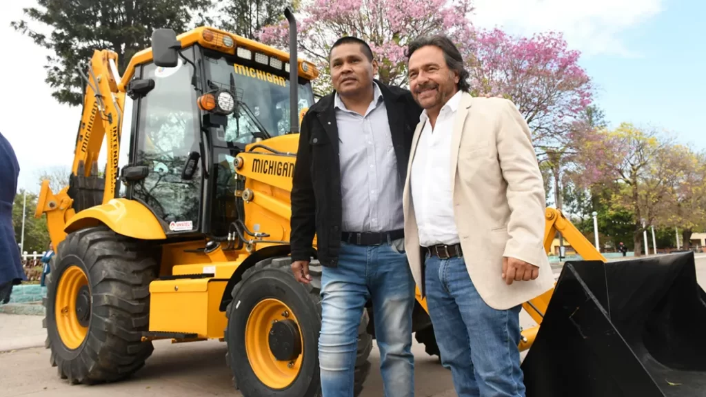 103594-nueva-retropala-e-instrumentos-musicales-para-la-banda-infantojuvenil-de-urundel-trabaja