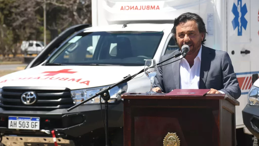 104124-el-gobernador-entrego-siete-nuevas-ambulancias-y-ya-son-130-durante-su