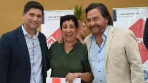 104156-el-gobernador-entrego-158-escrituras-en-oran-y-ya-son-1800-titulos-de-propiedad-durante-este-anio-en-la-provi