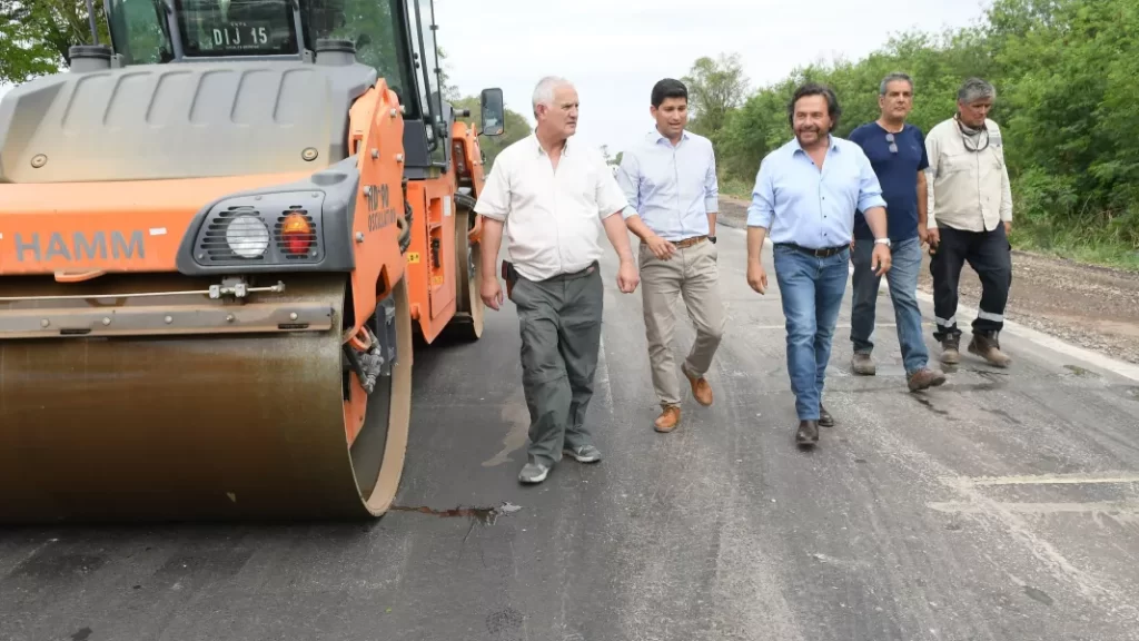 104159-saenz-en-la-ruta-nacional-50-estamos-poniendo-en-condiciones-la-traza-porque-la-gente-no-puede-seguir-esperando