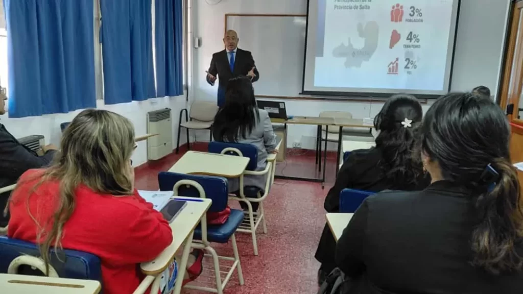 104584-economia-presento-las-ponencias-claves-para-el-desarrollo-duplicar-el-pbi-y-qu