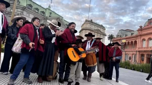 saenz-reclamo-las-obras-para-salta-frente-a-casa-rosada