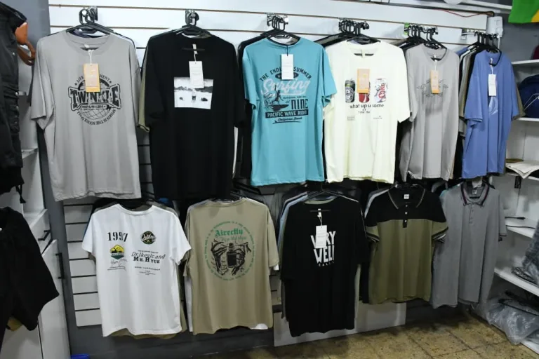 ropa-y-calzado-anexo-mercado-san-miguel-6-768x512