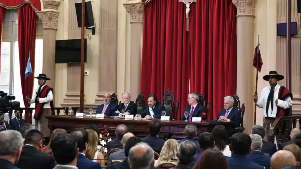 106538-el-gobernador-gustavo-saenz-brindo-el-informe-de-gestion-en-la-128-asamblea-legislativa-