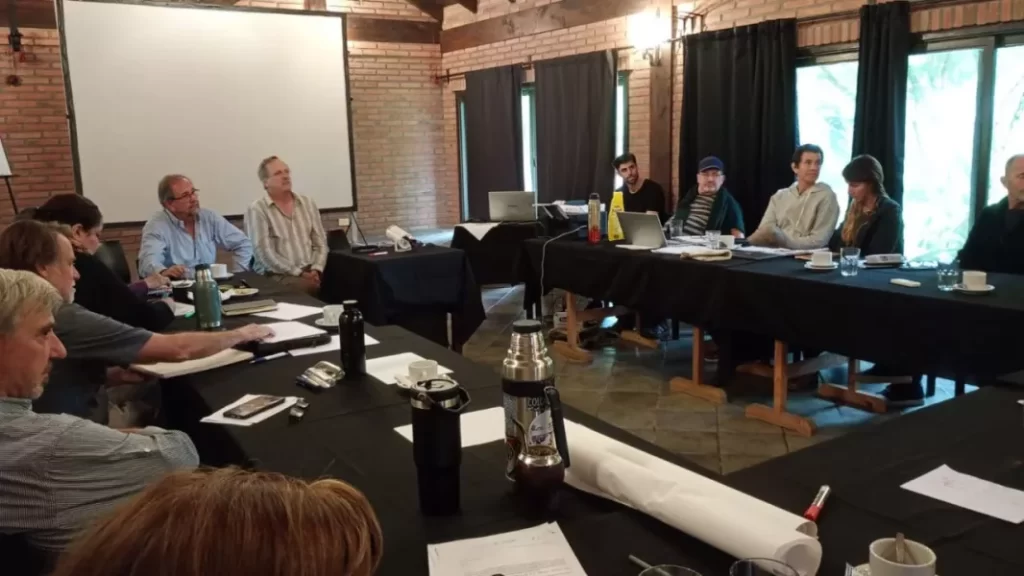 107045-camacho-se-reunio-con-equipos-tecnicos-de-fundapaz-de-diversas-provincias