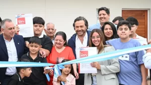 107201-en-apolinario-saravia-el-gobernador-encabezo-la-entrega-de-40-viviendas-reactivadas-con-fondos-provinciales