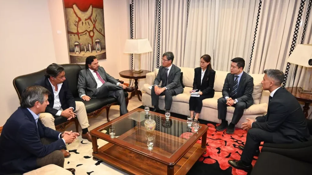 107272-el-gobernador-saenz-se-reunio-con-el-presidente-de-posco-argentina-y-se-consolid