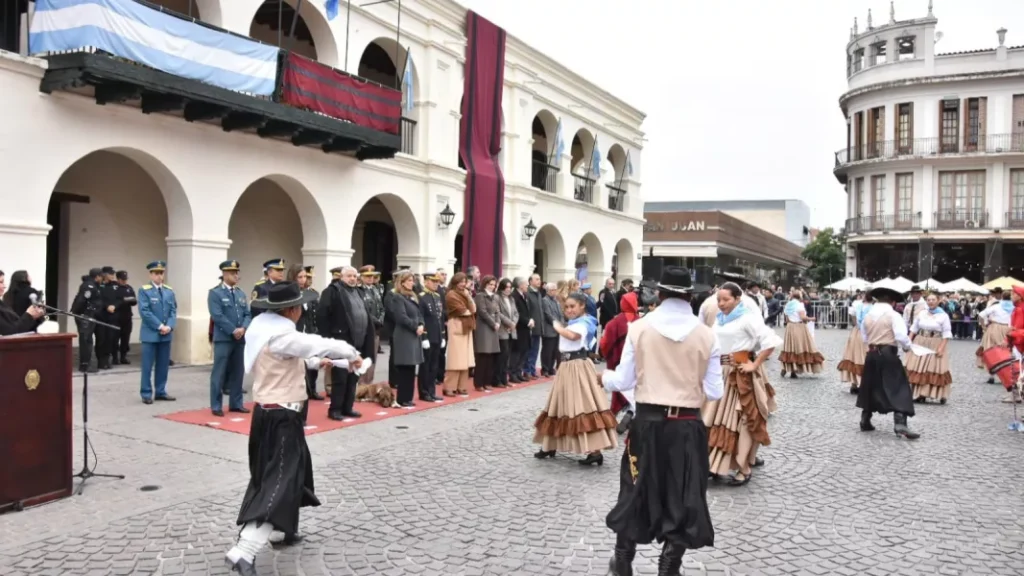 108065-con-actividades-protocolares-y-culturales-salta-conmemoro-el-216-aniversario-de-la-revolucion-de-mayo