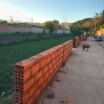 El municipio construye una baranda de seguridad en el canal Tinkunaku