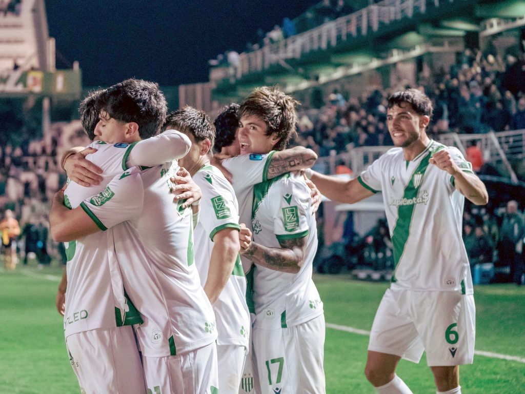 Banfield festejo Tiziano Perrota