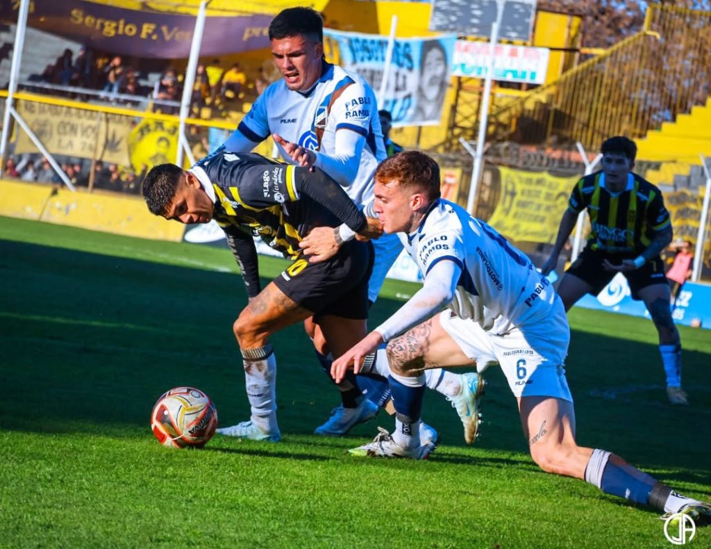 Pagina 31 - Olimpo 0 Juventud 0 - 2